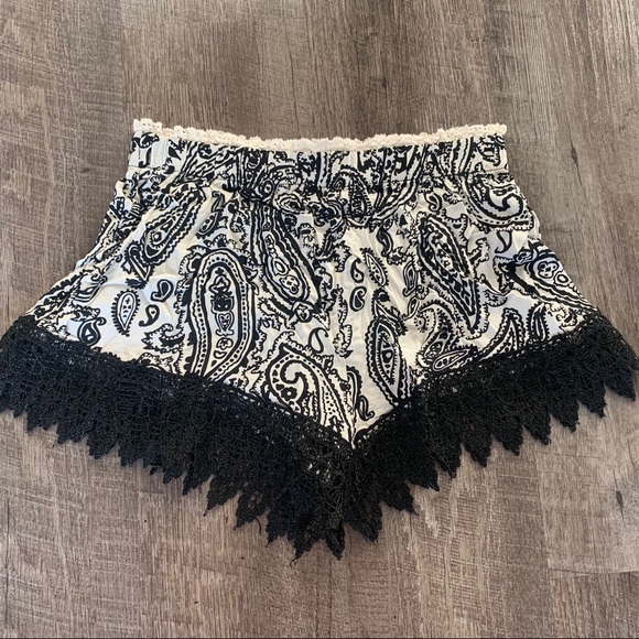 Lace Trim Short - Picture 1 of 2
